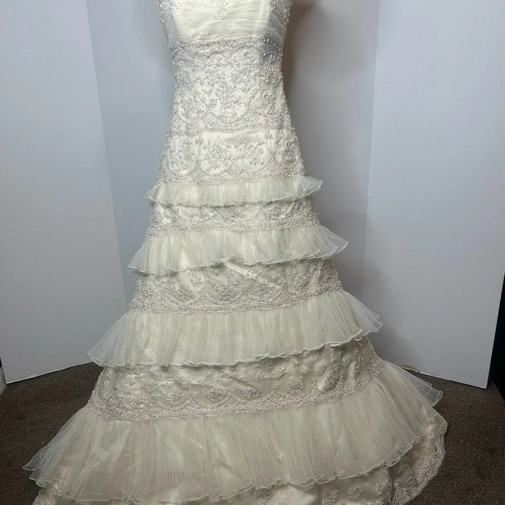 Maggie Sottero size 8 cream color wedding dress - Picture 3 of 8